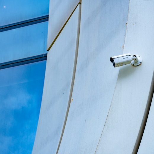 Foto stock kamera CCTV; ilustrasi produk demo, bukan model spesifik